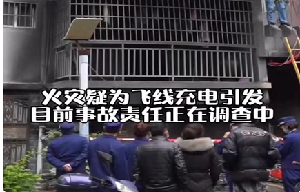 广西北海发生火灾事故,就在住宅楼下,现场火势惊人,伴随浓烟!